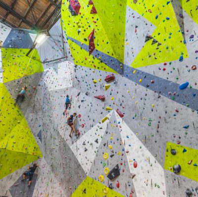 3 základní rozdíly mezi boulderovkou a lezeckou stěnou